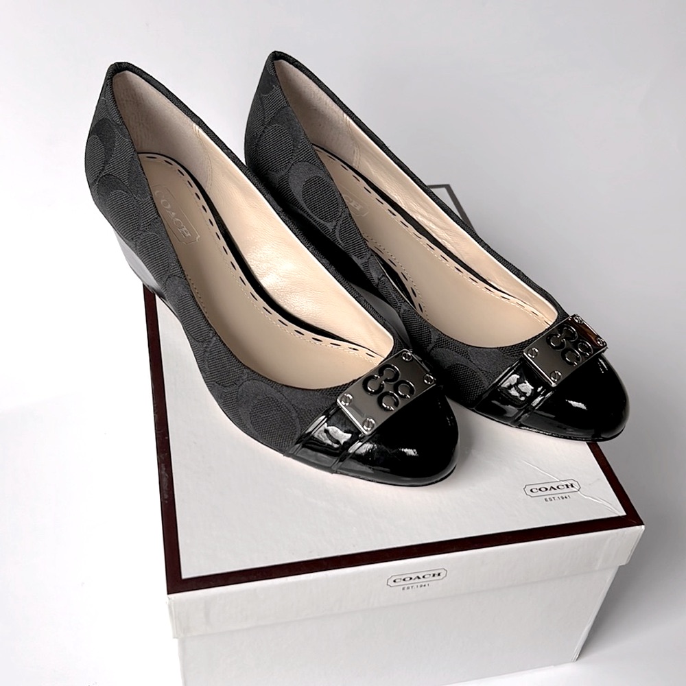 Nwot Black Coach Logo Pattern Close Toe Wedge Heel Dress Shoe W/Cc Silverhrdwear